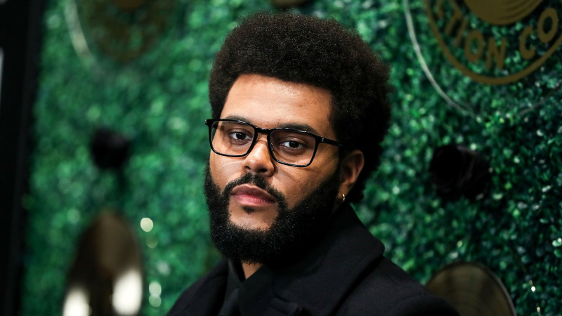 The Weeknd interrompe show no meio do show após perder a voz: 'Não posso te dar o show que quero te dar'