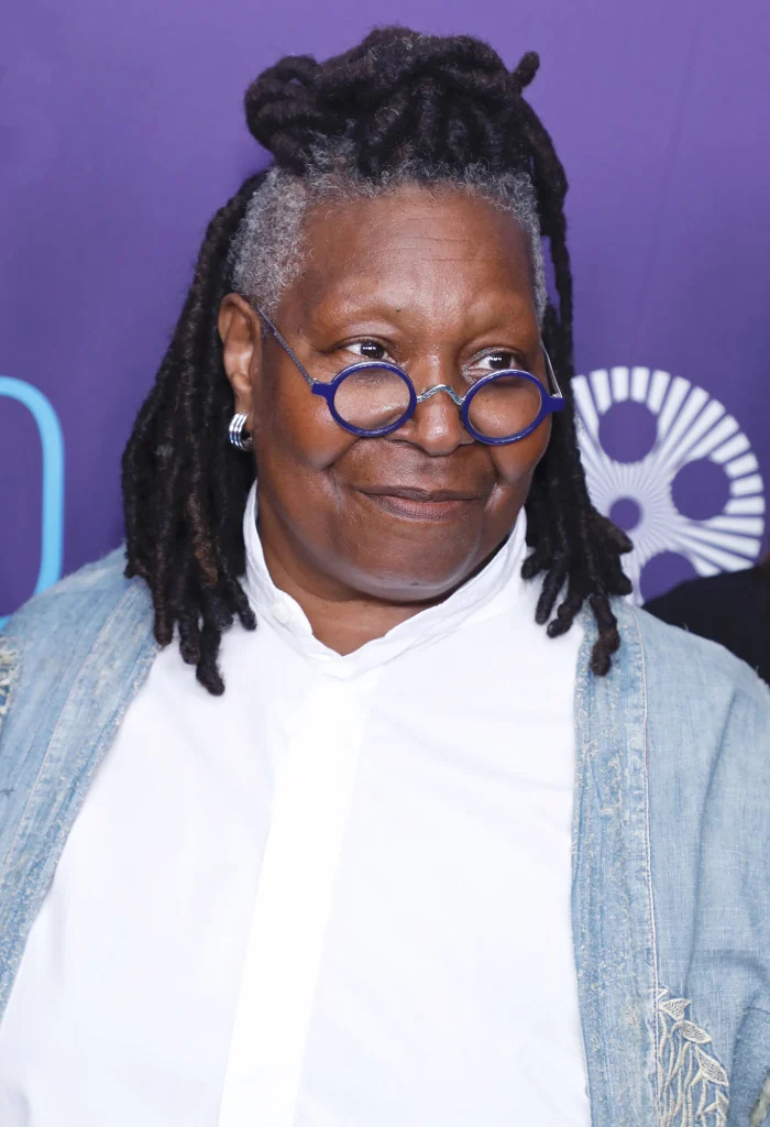 Whoopi Goldberg critica Kim Kardashian's Influence in Hollywood: But 'I Would Never Minimize Her' white shirt