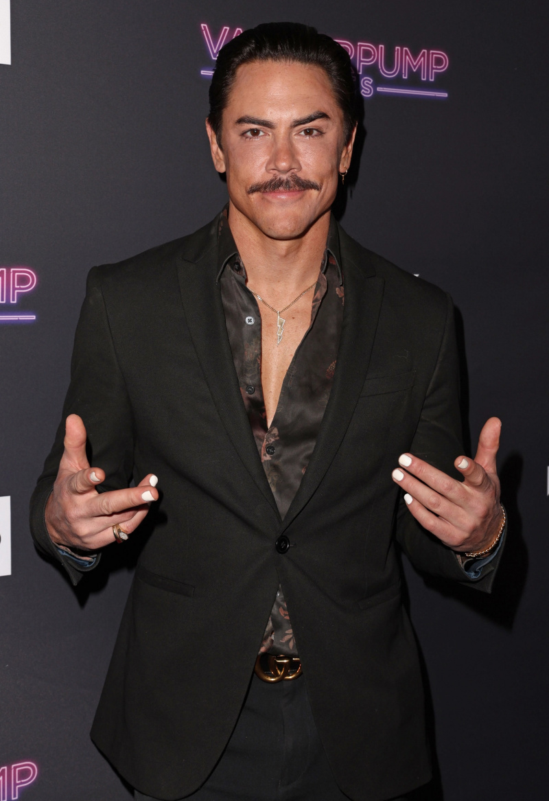 Tom Sandoval responde a críticas sobre suas unhas