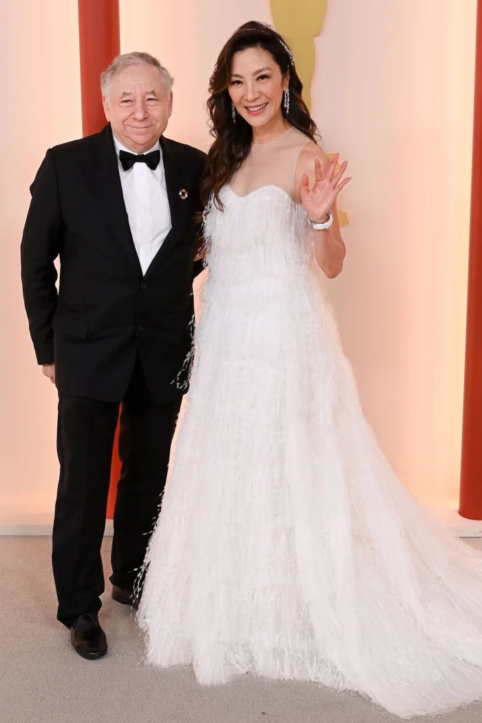   Michelle Yeoh e o noivo Jean Todt fazem piadas sobre fugir a qualquer momento