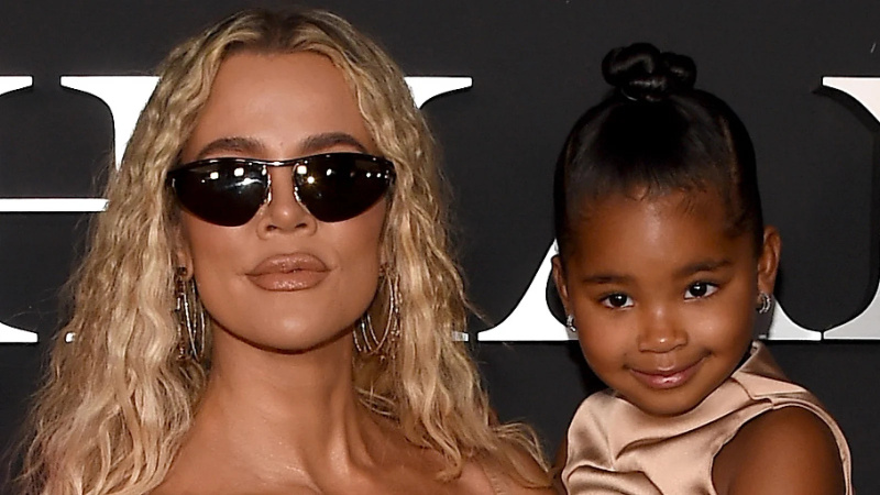 Khloe Kardashian e filha fazem rap verdadeiro sobre serem 'garotas elegantes' em adorável vídeo do TikTok
