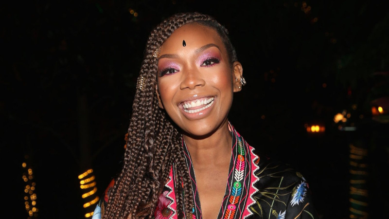 Brandy apoia seu irmão Ray J depois que o rapper publica mensagens enigmáticas sobre sua saúde mental