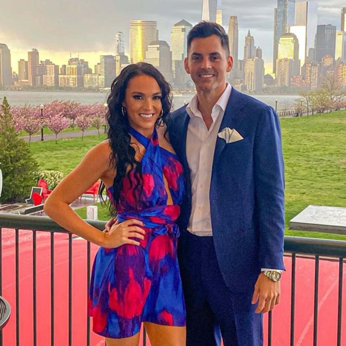 O ex-aluno de 'Bachelor' Alexis Waters está noivo do namorado Tyler Fernandez após mais de 4 anos de namoro