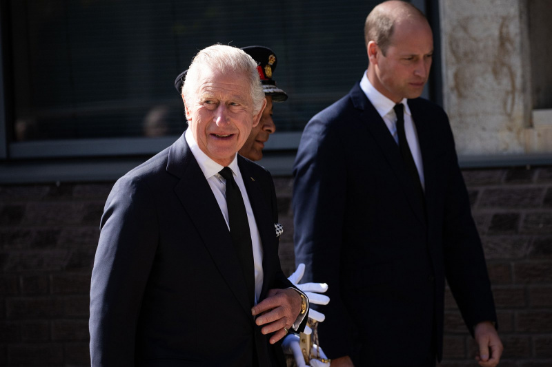 Príncipe William e rei Charles III agradecem aos enlutados por esperarem 12 horas para visitar a rainha Elizabeth II's Vigil