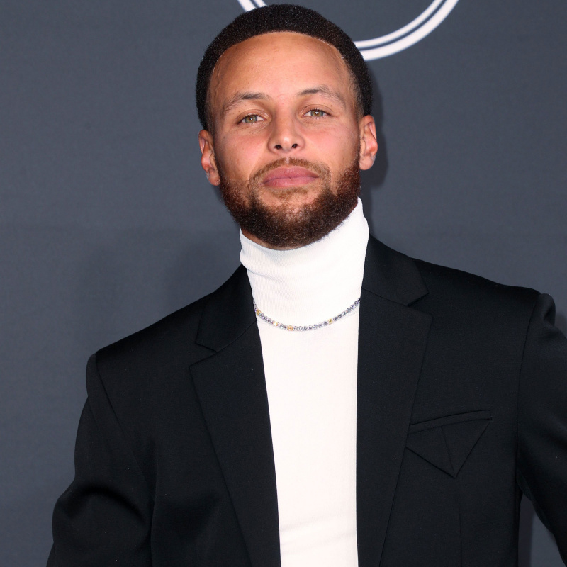  Steph Curry se forma na faculdade pouco mais de uma década depois de sair para o Draft da NBA