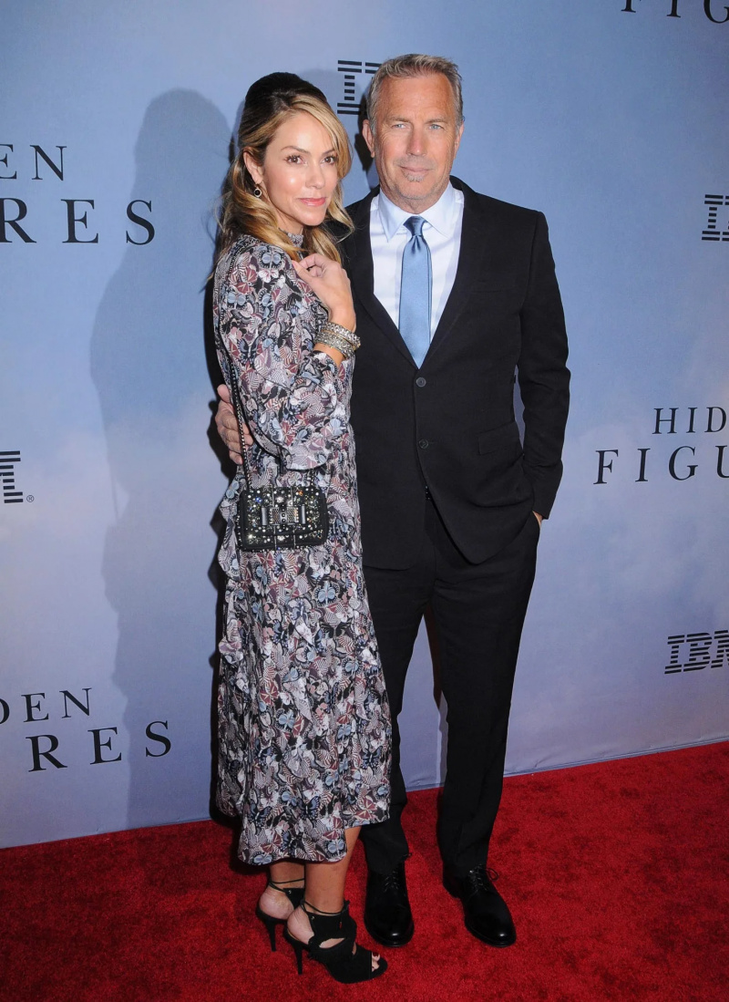   Christine-Baumgartner--Kevin-Costner-Divorce-655