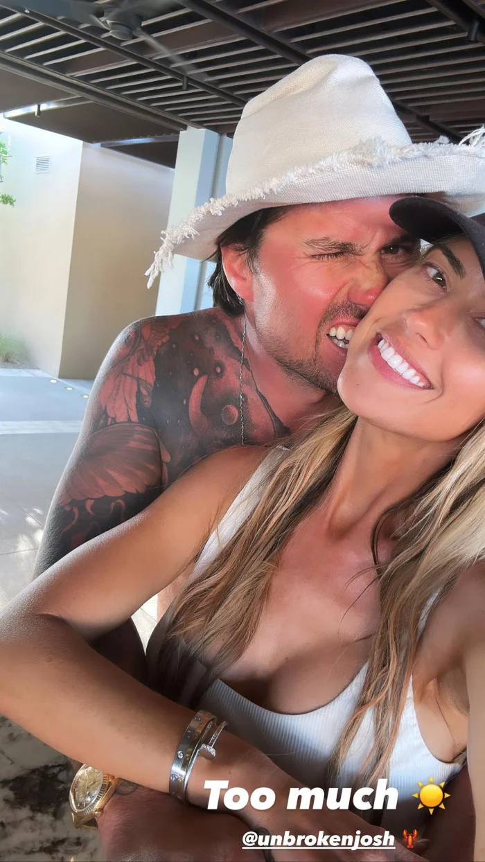 Christina-Hall-e-marido-Joshua-Hall-estão-em-seu-próprio-mundo--em-uma-escapadinha-romântica--Photo-181