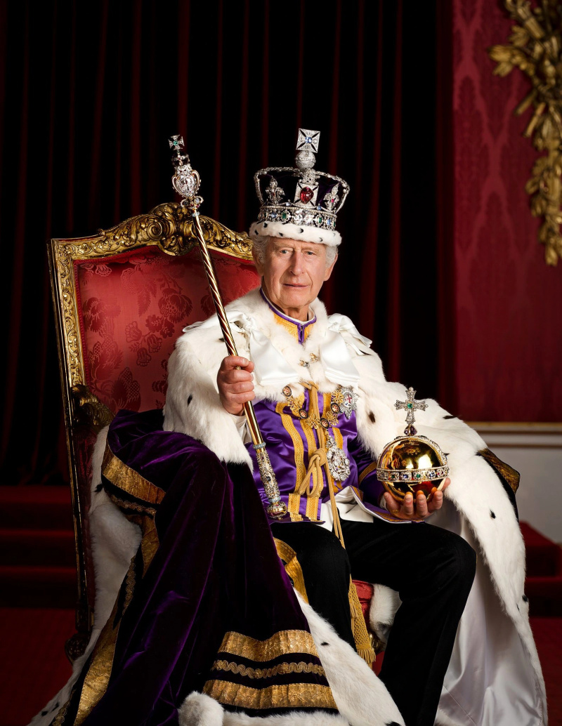   Rei-Carlos-III-Aparece-no-1º-Retrato-Oficial--Desde-Coroação--Envia--De coração--Agradecimentos-aos-Apoiadores-164
