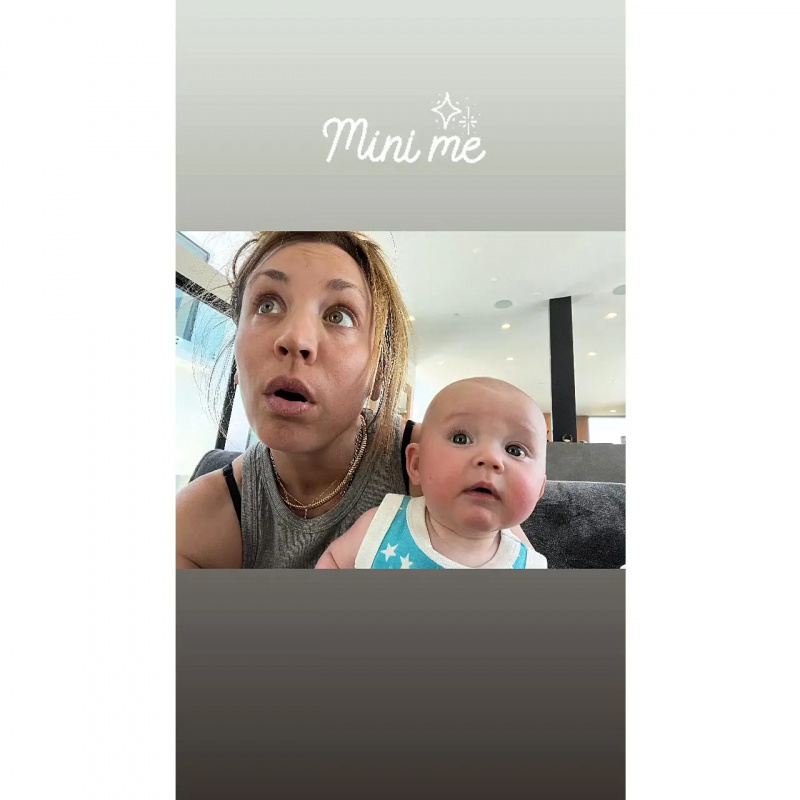   Geminação com a mãe Kaley Cuoco e a filha Tom Pelphrey Matilda Baby Album