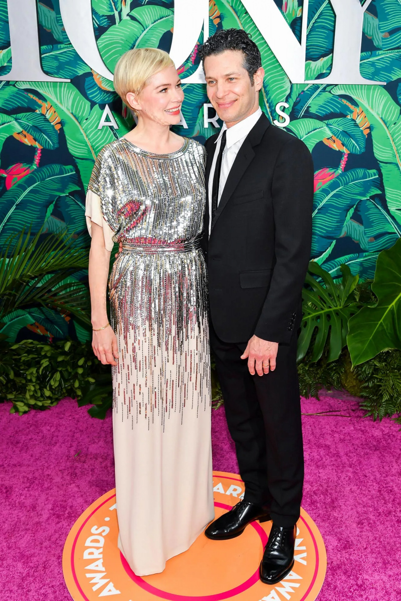   Michelle-Williams-e-marido-Thomas-Kail-s-Relacionamento-Cronograma--Inside-Their-Private-Love-Story -302 76º Prêmio Tony Anual, Chegadas, Nova York, EUA - 11 de junho de 2023