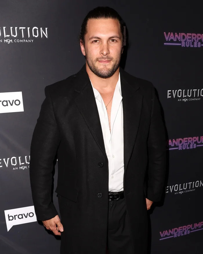   Brock Davies acredita que há apenas uma razão que impediria o retorno do elenco de 'Vanderpump Rules' para a 11ª temporada após a reunião bombástica