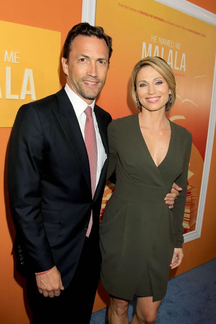   Andrew Shue detalhado'Happy Ending' With Amy Robach 1 Year Before Scandal