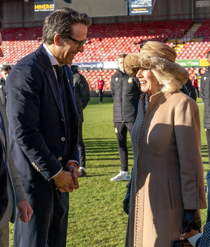   Rei Charles III e Duquesa Camilla Conheça Ryan Reynolds 2