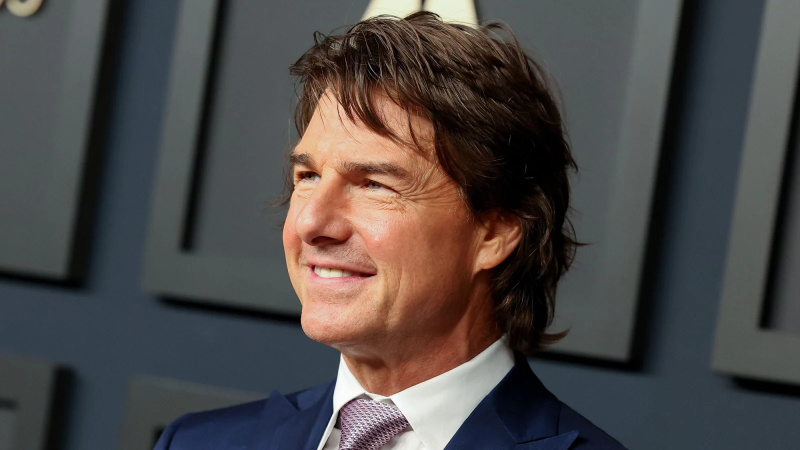 Tom Cruise é'Over the Moon' About Oscars Recognition for 'Top Gun' — and Pal Andrea Riseborough's Nomination blue suit
