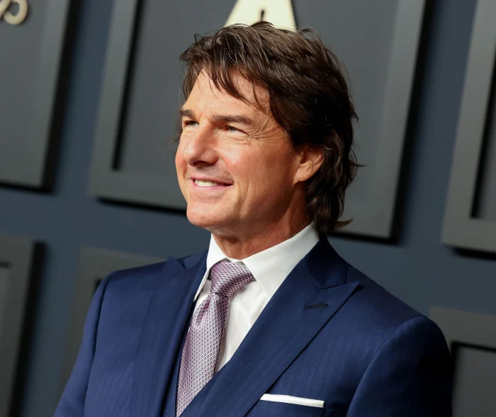 Tom Cruise é'Over the Moon' About Oscars Recognition for 'Top Gun' — and Pal Andrea Riseborough's Nomination blue suit