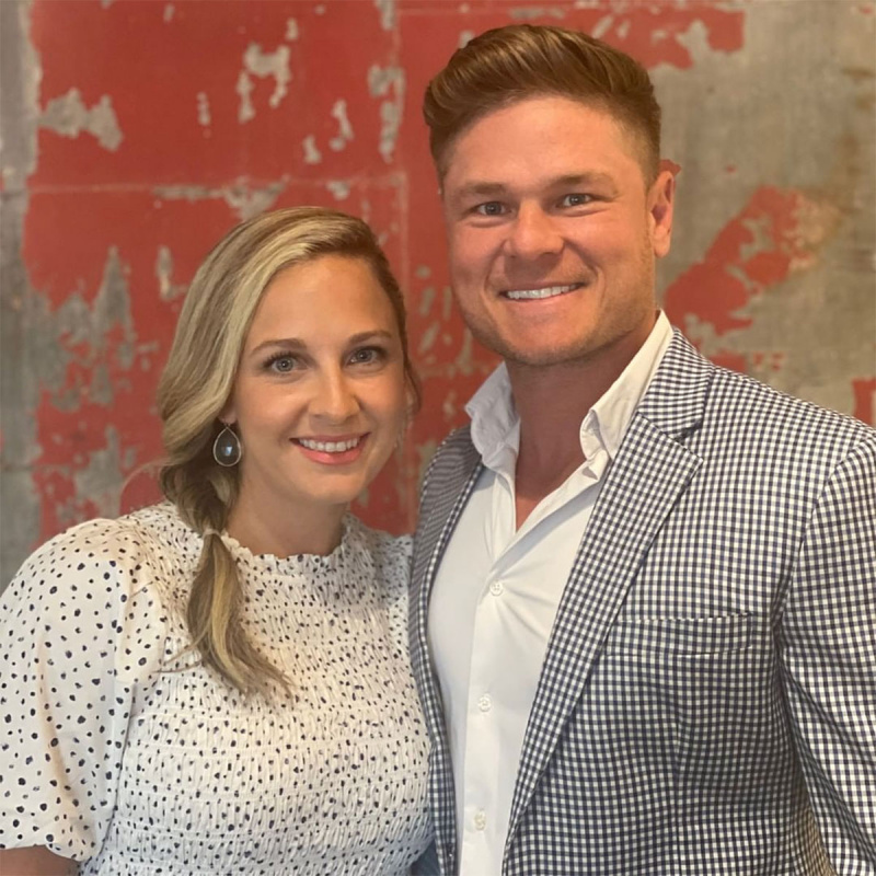 O ex-aluno de 'Below Deck', Ashton Pienaar, está noivo da namorada Sarah McAlpine Cooper: 'Meu amor e respeito por você crescem'