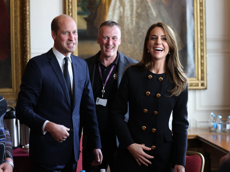 Princesa Kate diz que a rainha Elizabeth II estava 'nos olhando de cima' quando arco-íris apareceram em Balmoral após sua morte