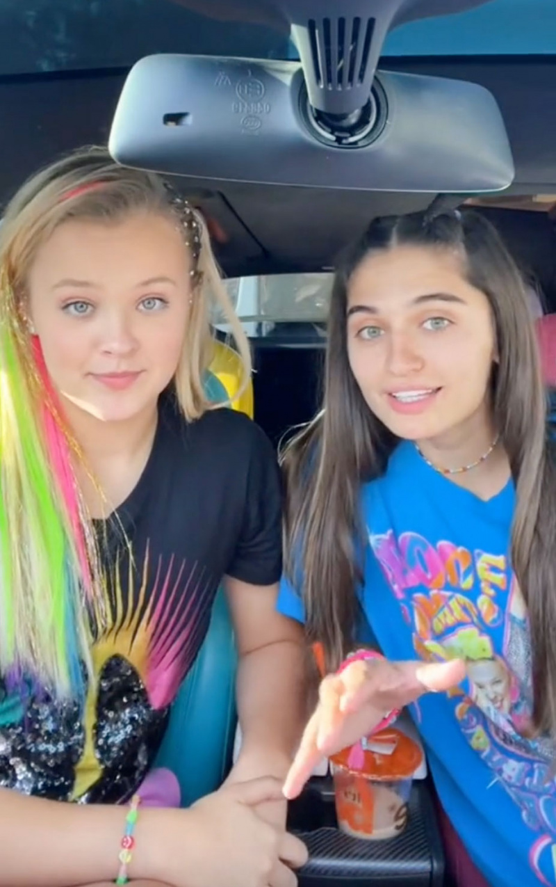   JoJo Siwa gera rumores de romance com Avery Cyrus após separação de Kylie Prew
