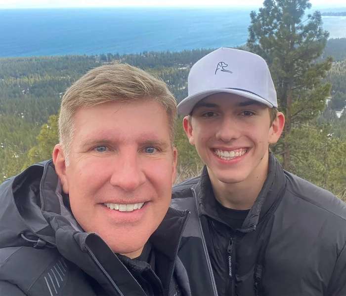 Todd e Julie Chrisley's Son Grayson in Serious Car Accident 070