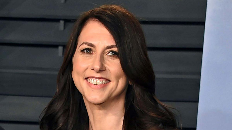 A ex-esposa de Jeff Bezos, MacKenzie Scott, pede divórcio do segundo marido, Dan Jewett, após menos de 2 anos de casamento