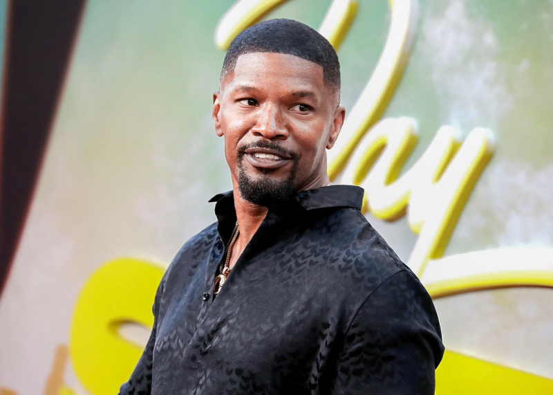   Por dentro da recuperação de Jamie Foxx após o susto de saúde:'He's Going to Keep Living His Life'