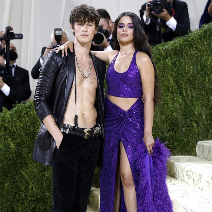 Shawn Mendes e Camila Cabello se esquivam da pergunta sobre voltarem a ficar juntos após o Coachella PDA