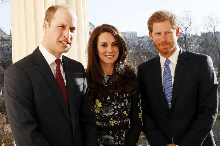 Príncipe Harry afirma que William e Kate lhe disseram para usar uniforme nazista 2