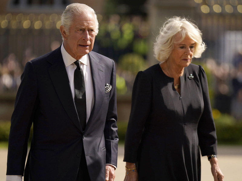 Charles e Camilla visitam a Irlanda do Norte como rei e rainha pela 1ª vez