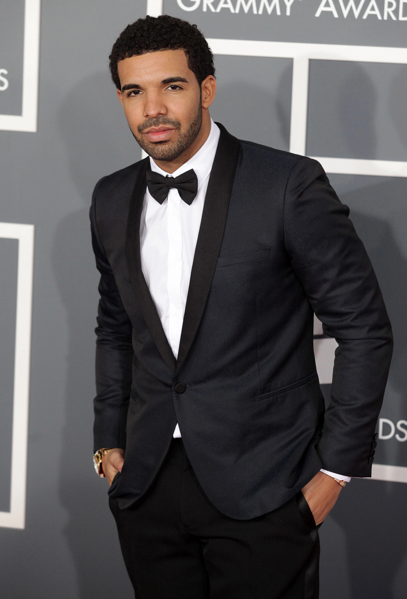  Drake admite que namorou Rihanna e Tyra Banks e Kat Dennings