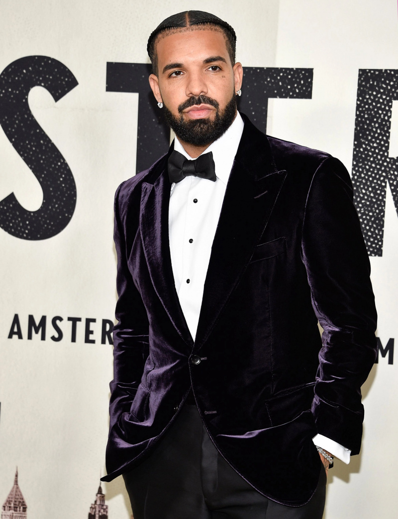   Drake insinua que ele's Considering a 'Graceful Exit' From Music Industry: I Won't 'Force Myself to Compete'