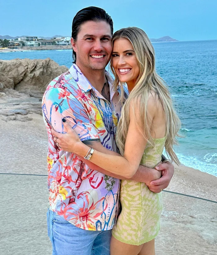 O marido de Christina Haack, Josh Hall, pergunta de brincadeira: 'Quanto tempo' o casamento deles durará antes do primeiro aniversário
