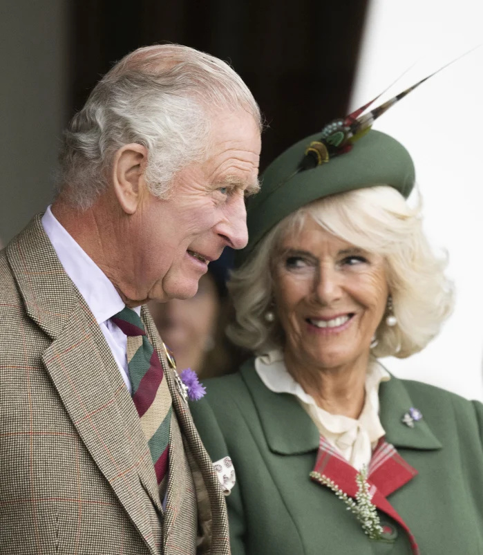  Charles e Camilla enviam o primeiro cartão de Natal como rei e rainha consorte