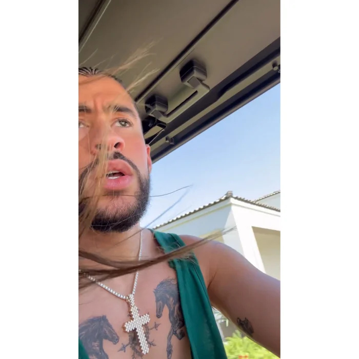 Bad Bunny aparentemente leva Kendall Jenner ao redor de Coachella Valley após o set do festival