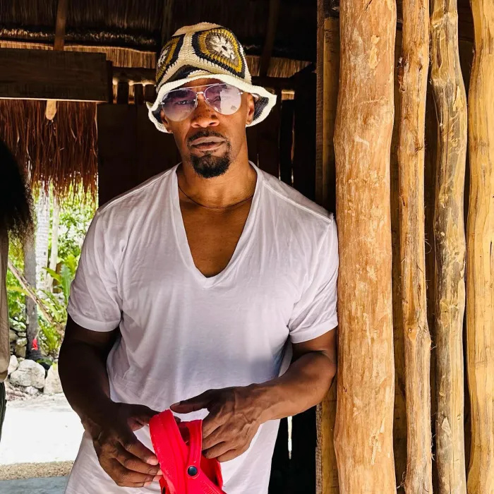   Jamie Foxx está começando a'Feel Like Myself' Again Months After 'Unexpected Dark' Health Scare