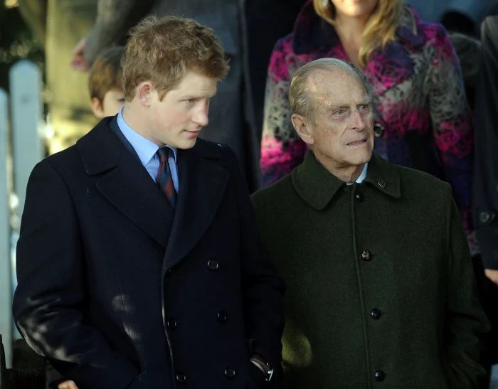   Príncipe Harry detalha retorno 'difícil' ao Reino Unido para o funeral do príncipe Philip em 2009