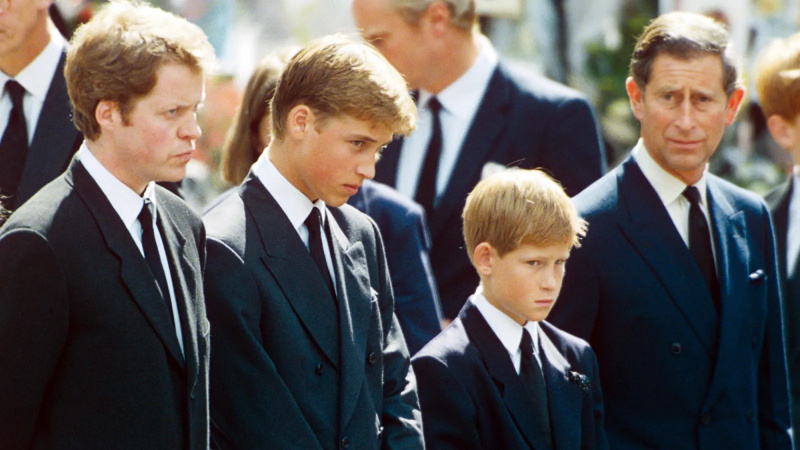   Príncipe Harry diz que ele e o príncipe William'Were Unable' to Show Emotion After Princess Diana's Death: I Only 'Cried Once'