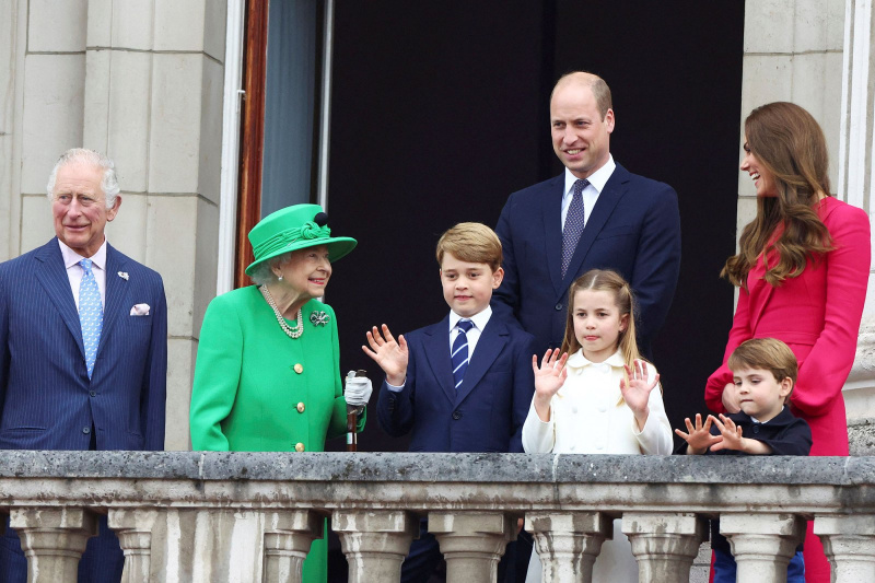 Os momentos mais doces do príncipe William, rainha Elizabeth II, ao longo dos anos