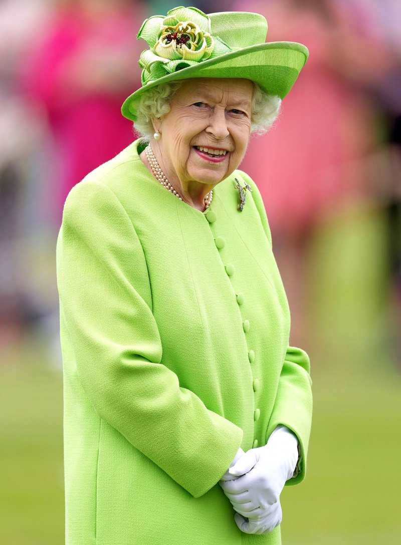 Príncipe William e princesa Kate veem tributos florais à rainha Elizabeth II em Sandringham Estate Inline