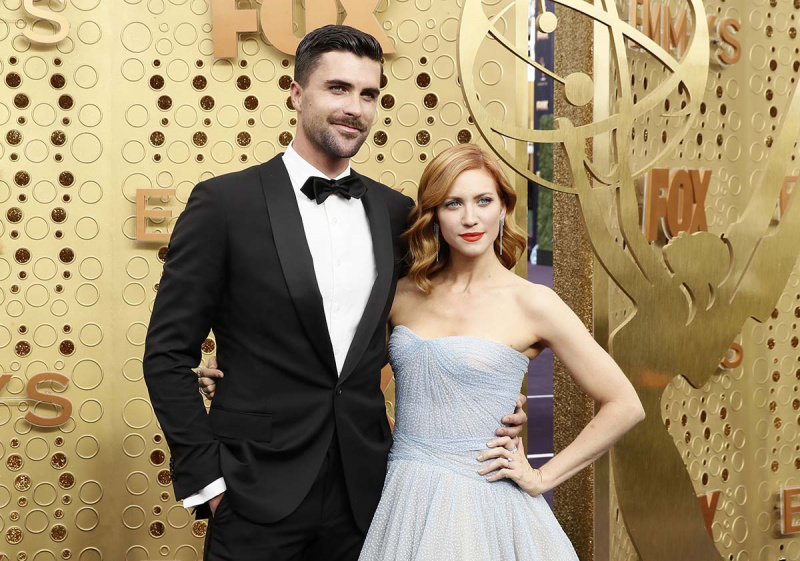 Brittany Snow, vendendo o OC's Tyler Stanaland Split: 5 Things to Know