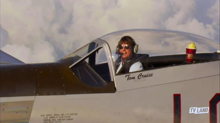 A estrela de 'Top Gun: Maverick', Tom Cruise, aceita o MTV Movie and TV Award enquanto pilotava um jato
