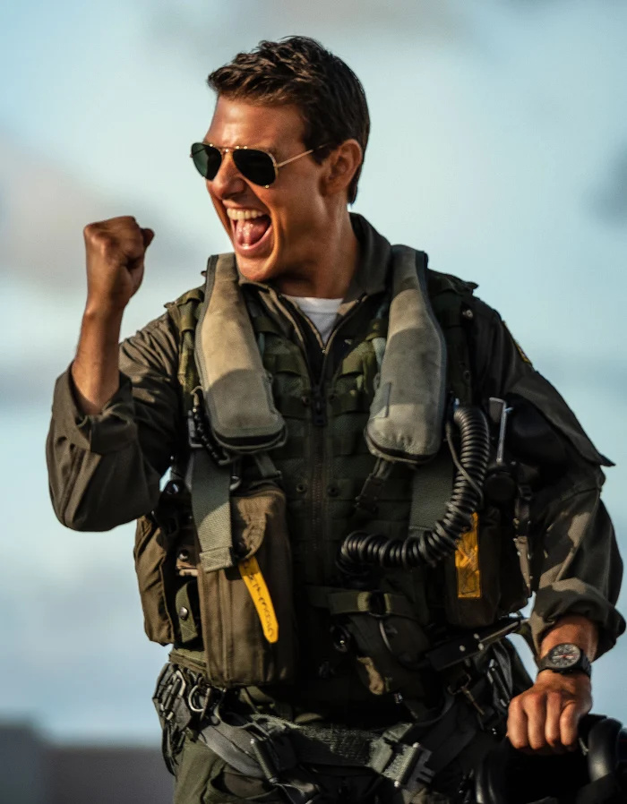   Tom Cruise aceita prêmio de cinema e TV da MTV enquanto pilotava um jato
