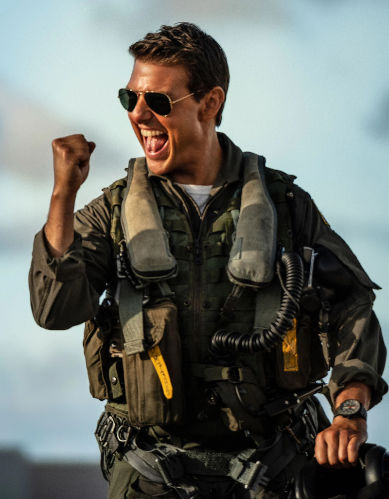   Tom Cruise aceita prêmio de cinema e TV da MTV enquanto pilotava um jato