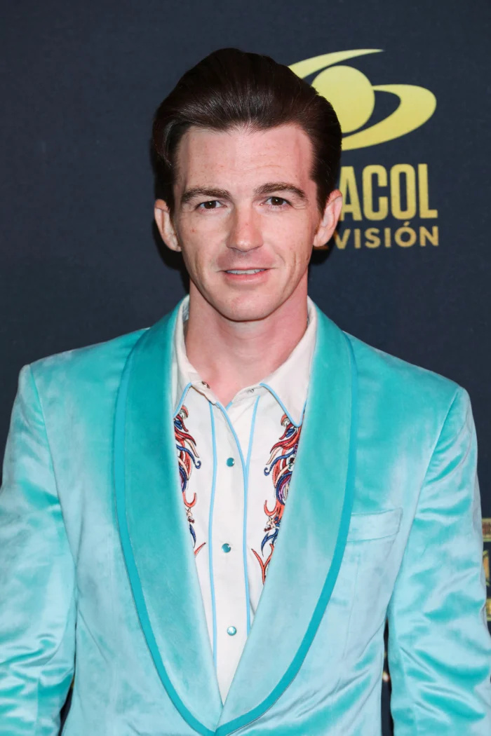 Drake Bell foi flagrado inalando balões em 2 ocasiões distintas em meio à liberdade condicional por colocar crianças em perigo