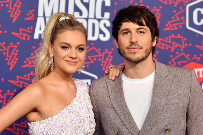 Morgan Evans sugere sentimento'Lonely,' Starting Over After Kelsea Ballerini Divorce on New Song 'On My Own Again'
