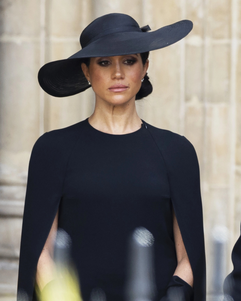 Meghan Markle não comparecer à coroação é um grande alívio para a família real
