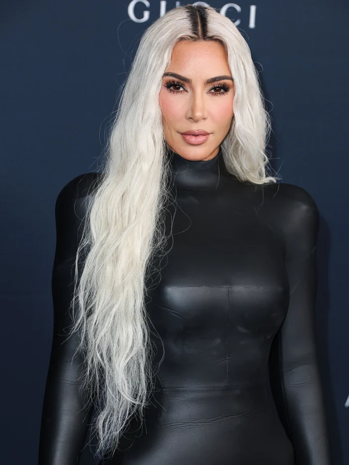   Kim Kardashian compartilha foto de Natal inédita com irmãs em meio a alegações de Photoshop - 583 11ª LACMA Art + Film Gala 2022, Los Angeles County Museum of Art, Los Angeles, Califórnia, Estados Unidos - 05 de novembro de 2022