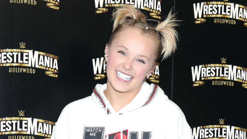   JoJo Siwa gera rumores de romance com Avery Cyrus após separação de Kylie Prew