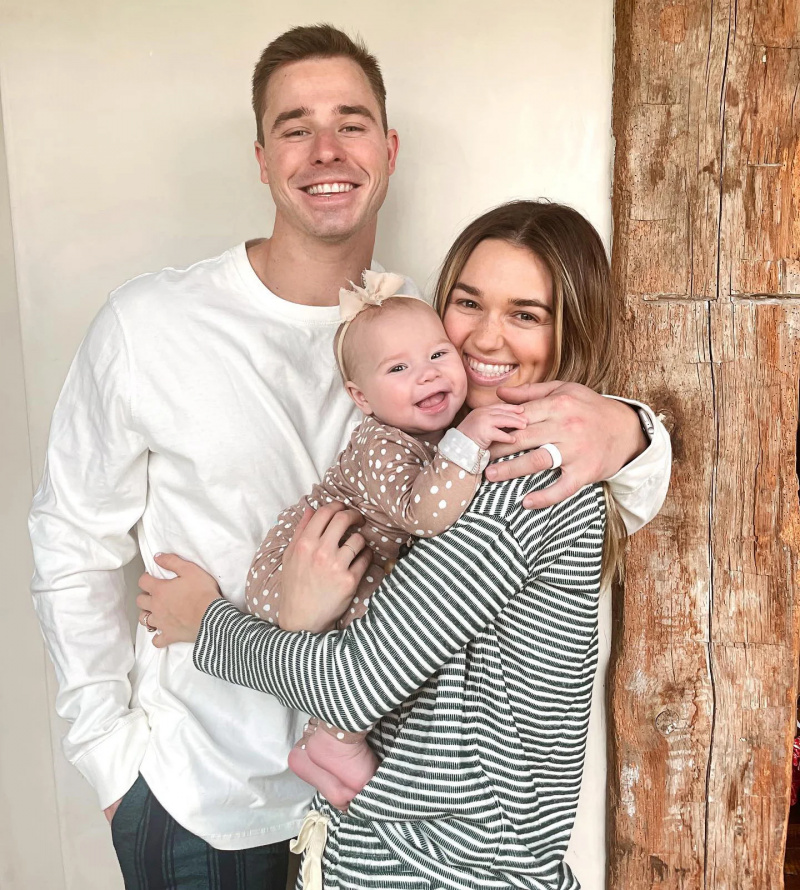 De amigos a pais: uma linha do tempo do relacionamento de Sadie Robertson e Christian Huff