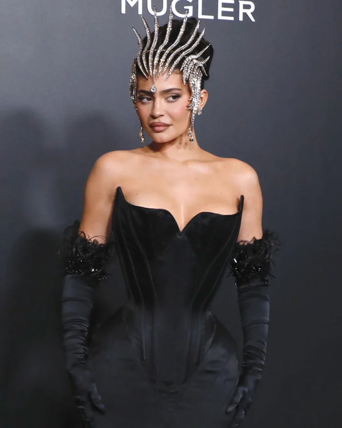   Kylie Jenner sente'Connected' to 'Favorite' Sister Kim Kardashian After Respective Breakups: She's 'Changed So Much' black gown