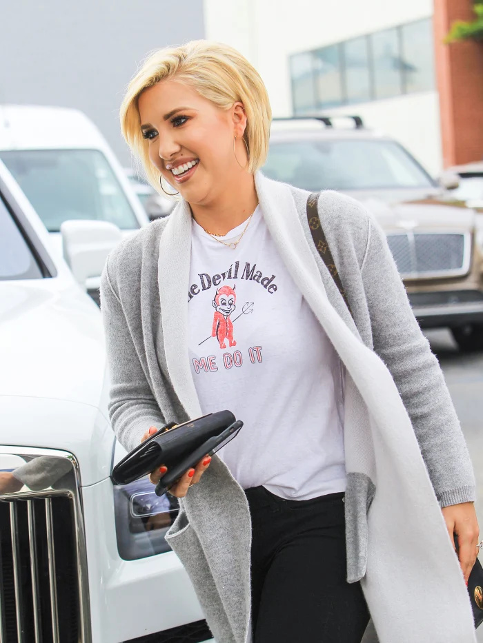 Savannah Chrisley diz que 'não pode se casar ou ter filhos' enquanto os pais estão na prisão - 584 Savannah Chrisley e Nic Kerdiles fora de casa, Los Angeles, EUA - 23 de maio de 2019